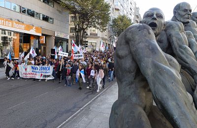 17-11-16 ManiFolgaEstudantilVigo14.JPG